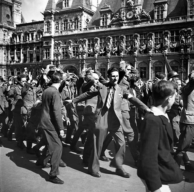 © Serge de Sazo#Paris août 1944#Militaires allemands capturés par les FFI. Août 1944.<div><br /></div> 